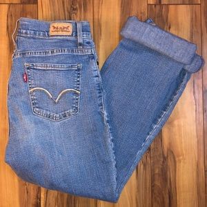 Solid blue Levi’s mom jeans!!